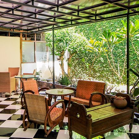 Santo Guest House Tropodo Brebek Exterior photo