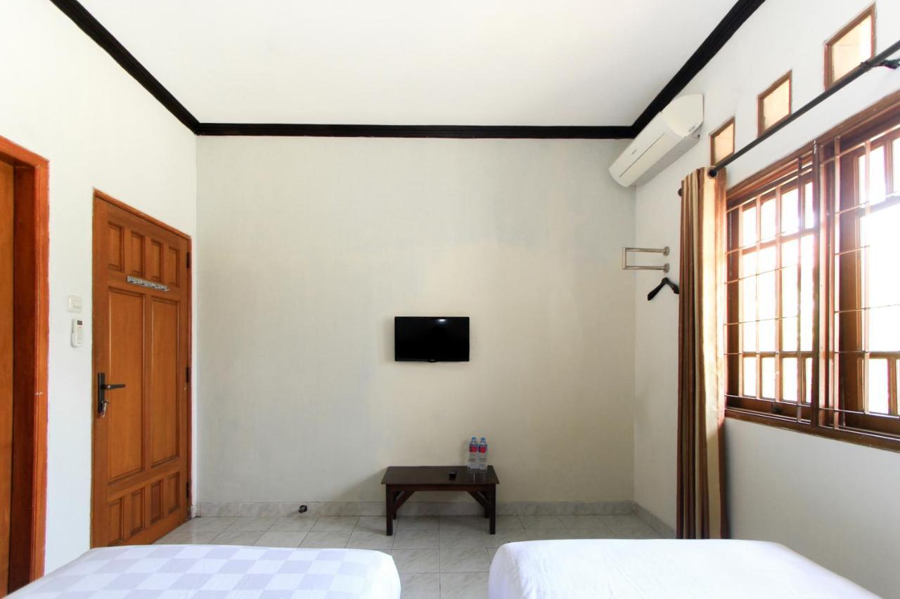 Santo Guest House Tropodo Brebek Exterior photo