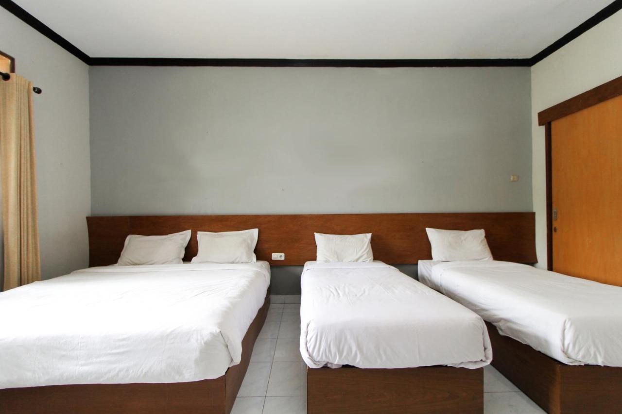 Santo Guest House Tropodo Brebek Exterior photo
