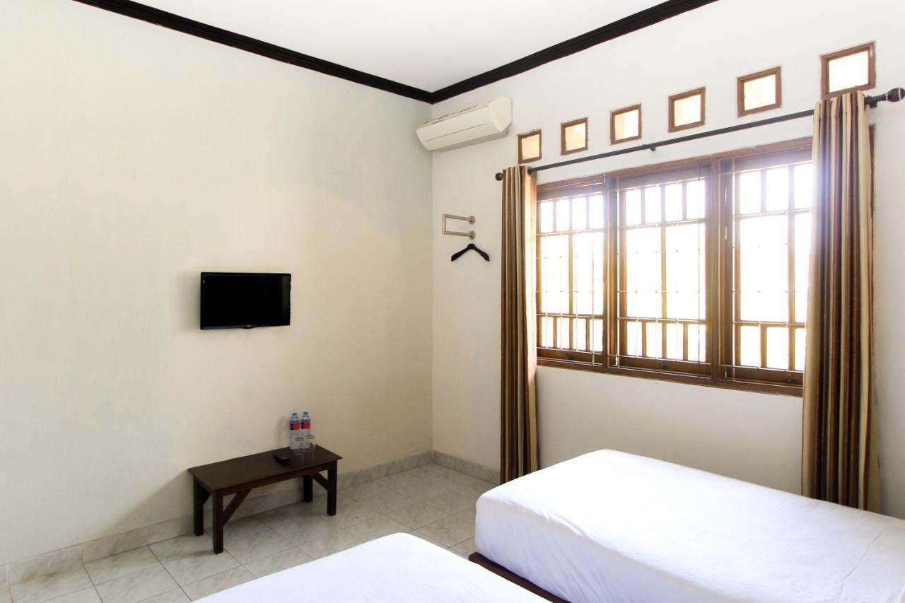Santo Guest House Tropodo Brebek Exterior photo