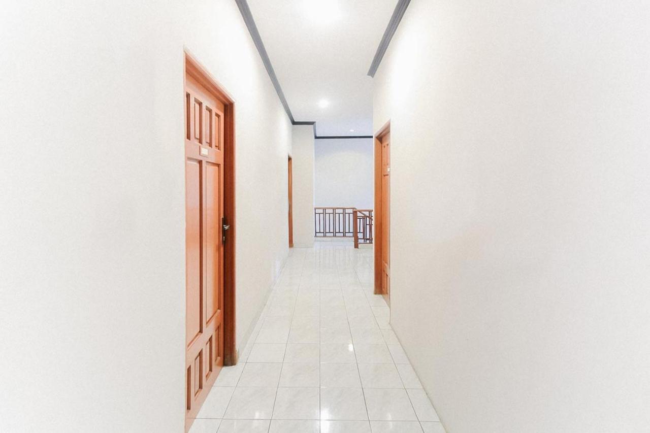 Santo Guest House Tropodo Brebek Exterior photo