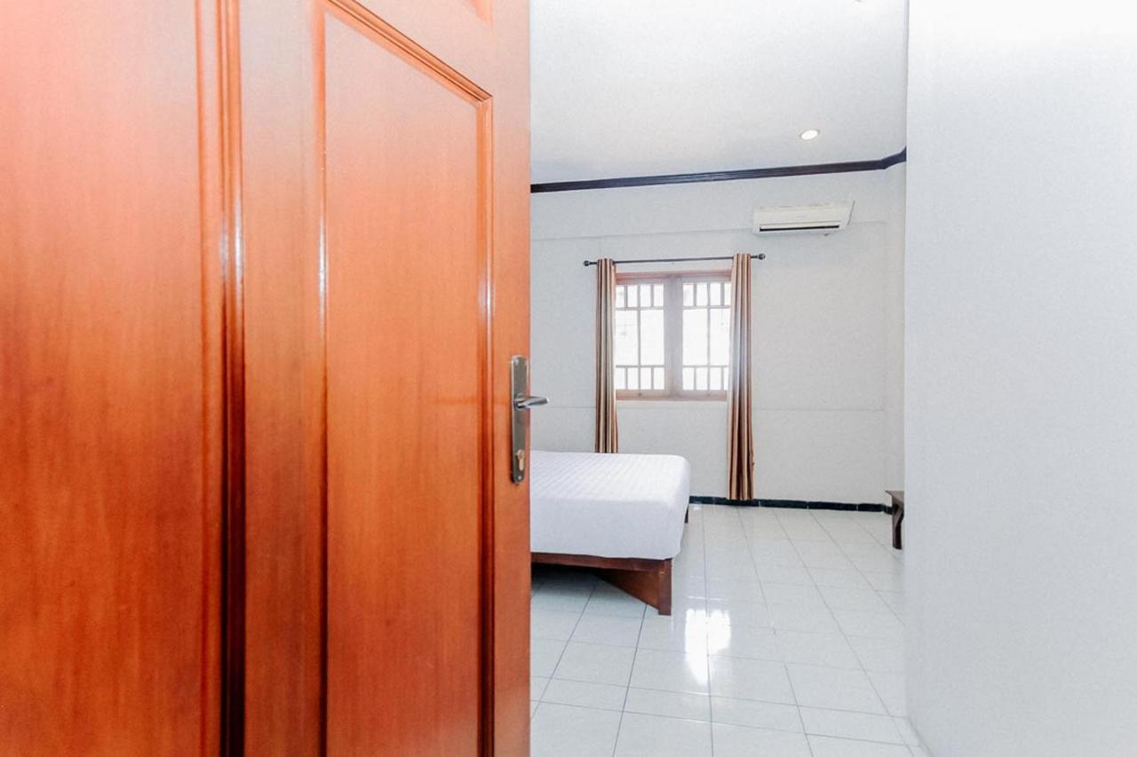 Santo Guest House Tropodo Brebek Exterior photo