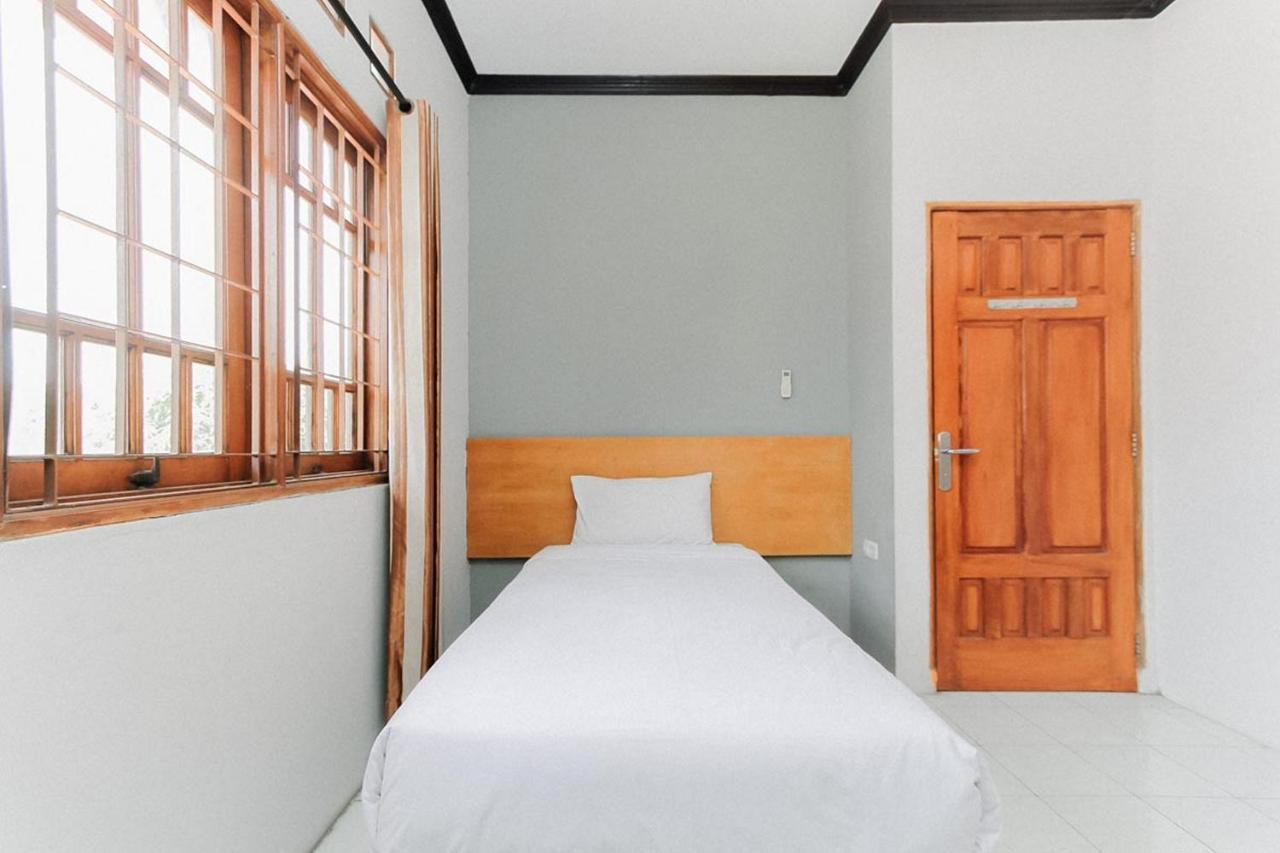 Santo Guest House Tropodo Brebek Exterior photo