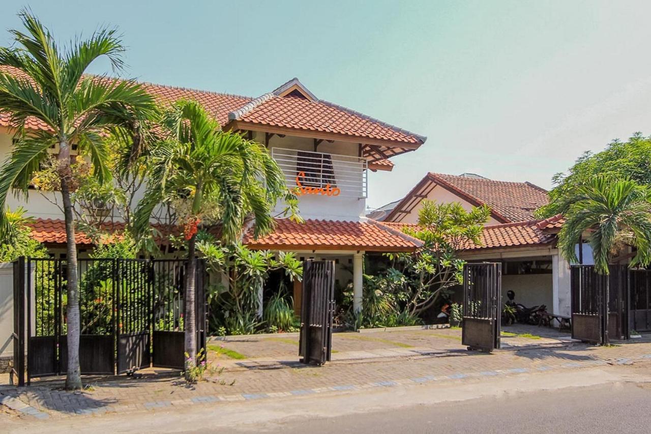 Santo Guest House Tropodo Brebek Exterior photo