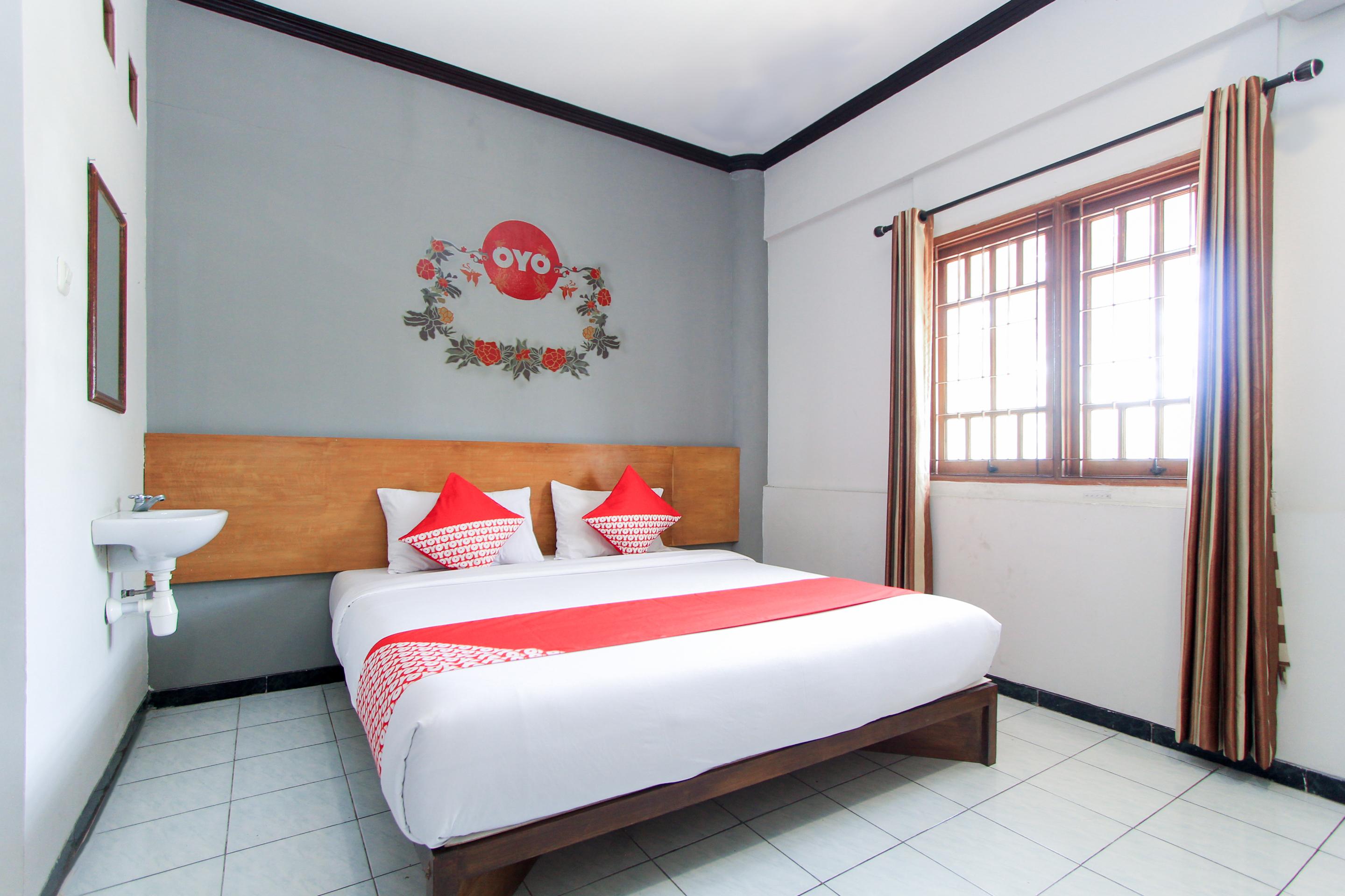 Santo Guest House Tropodo Brebek Exterior photo