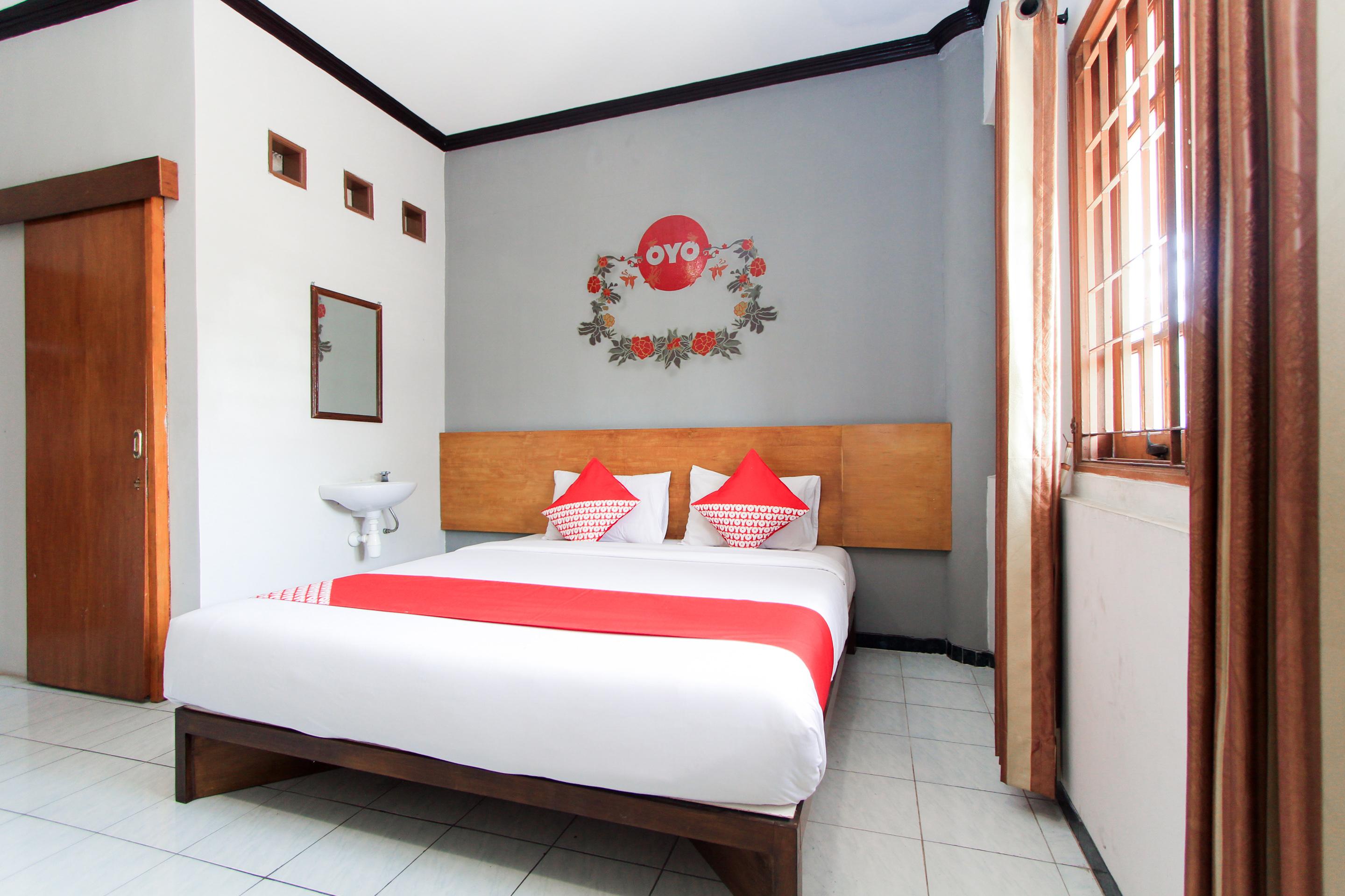 Santo Guest House Tropodo Brebek Exterior photo