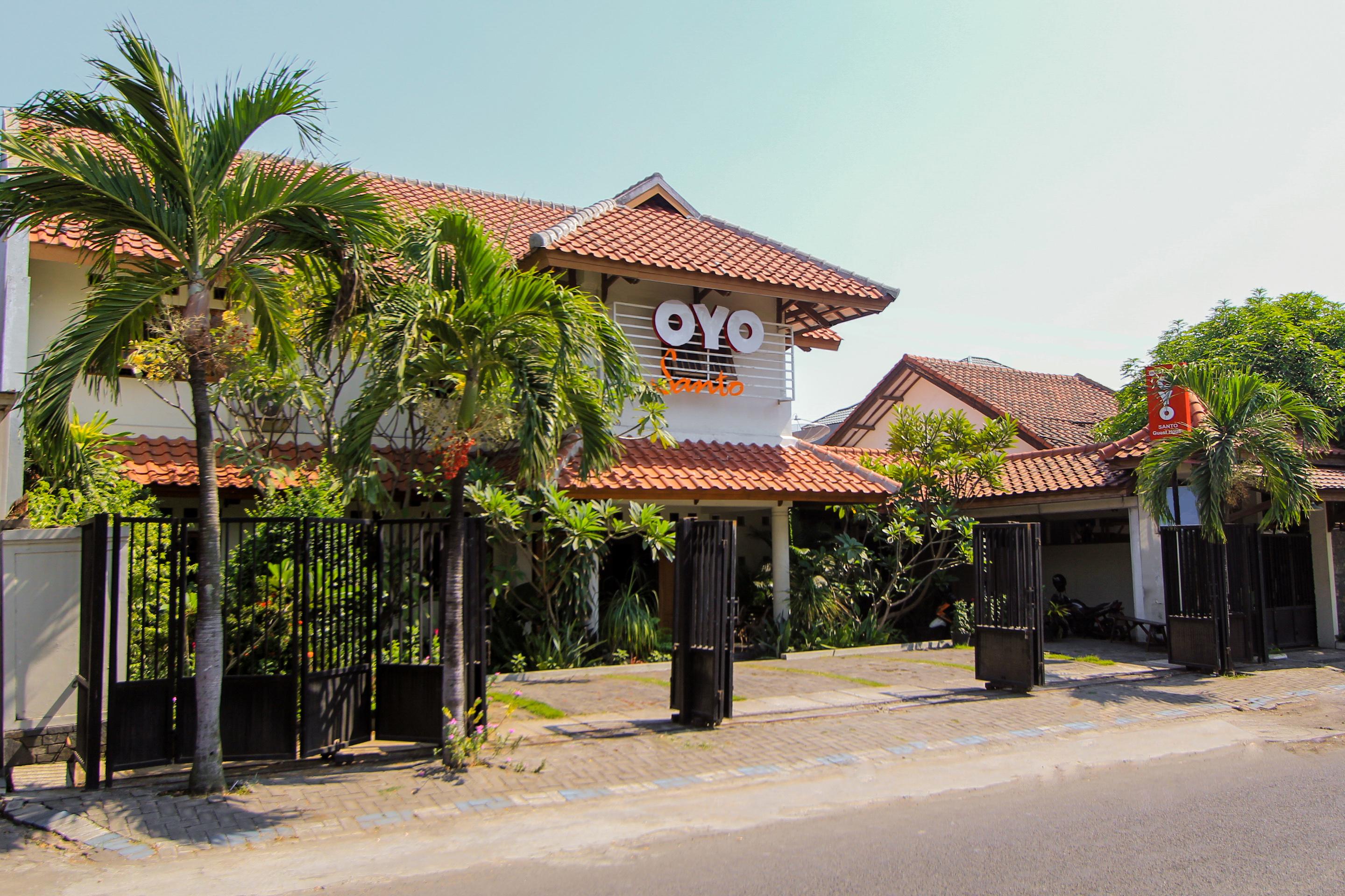 Santo Guest House Tropodo Brebek Exterior photo