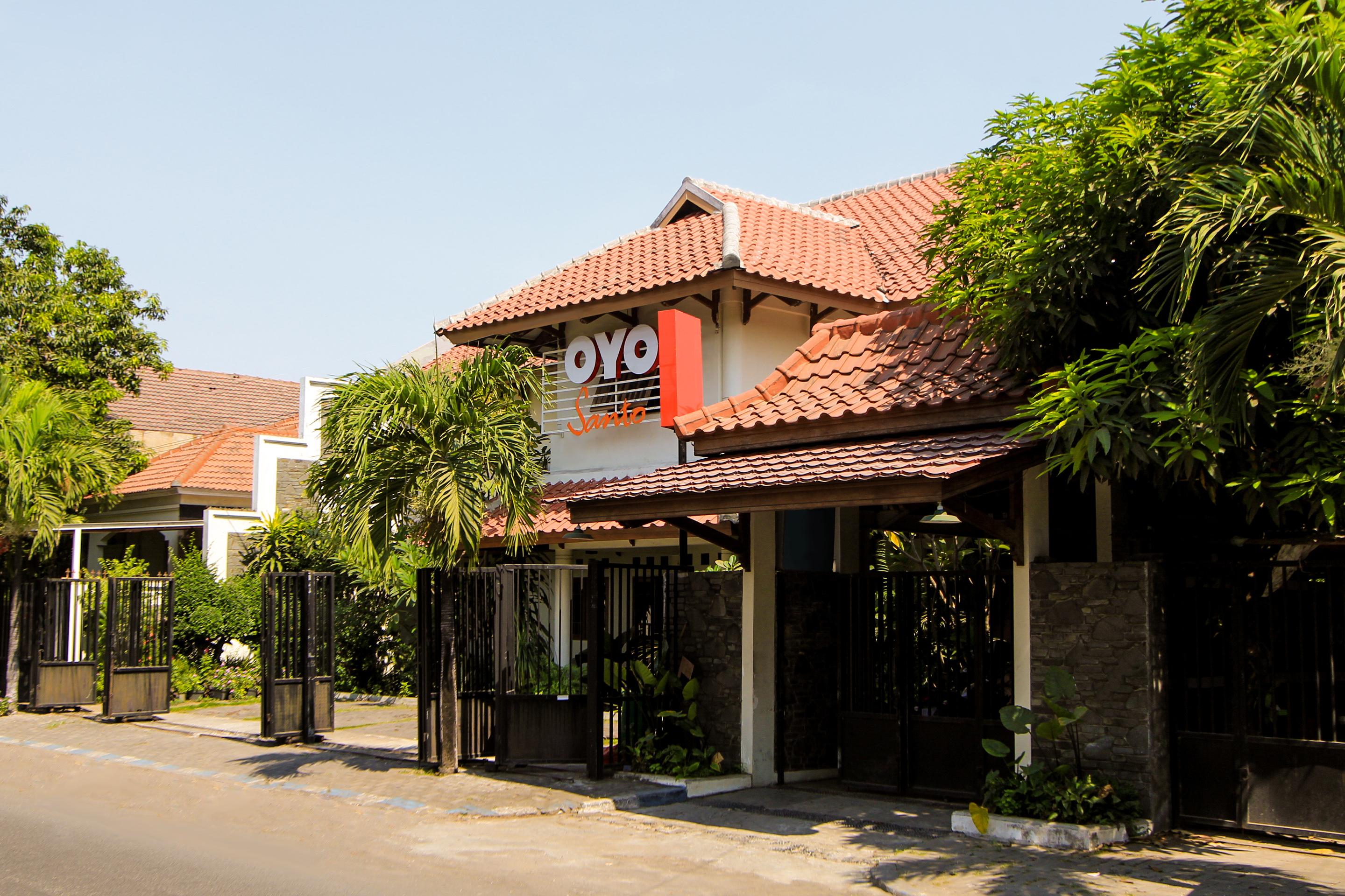 Santo Guest House Tropodo Brebek Exterior photo