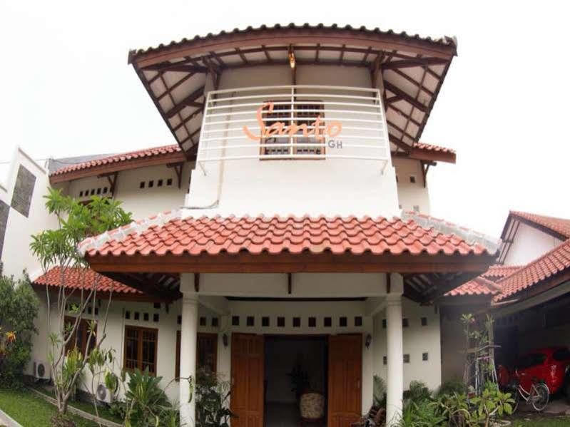 Santo Guest House Tropodo Brebek Exterior photo